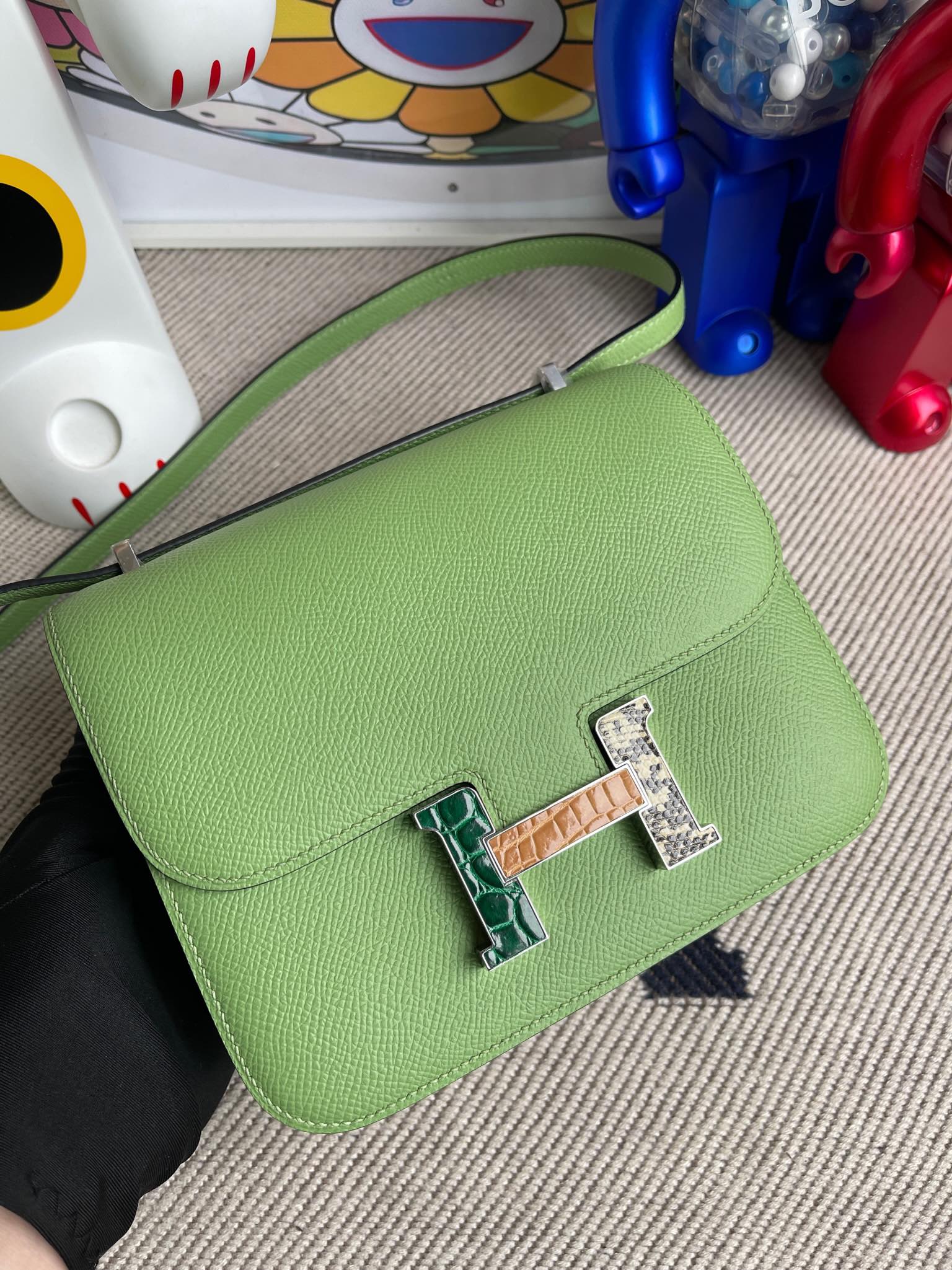 에르메스 콘스탄스18 아보카도그린 앱송 악어 리자드 가죽 버클